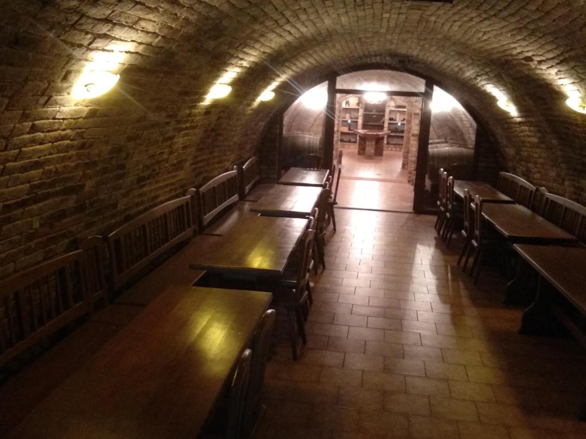 Sklep U Hrabalu Hustopeče Exterior foto